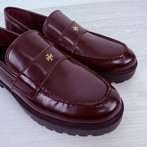 Tory Burch Classic Lug Sole Loafers Size‎ 8.5 Plum Burgundy Leather Academia NEW